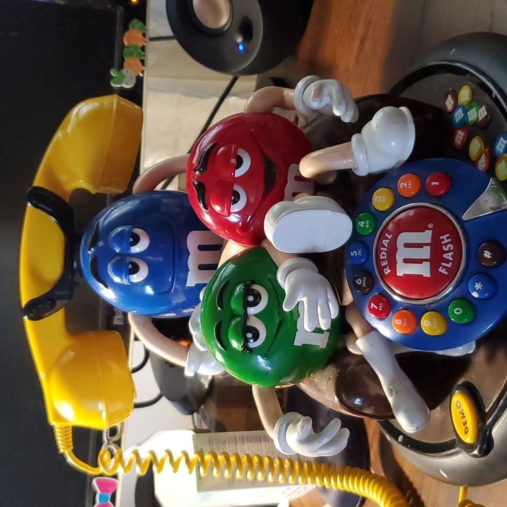 M & M talking phone